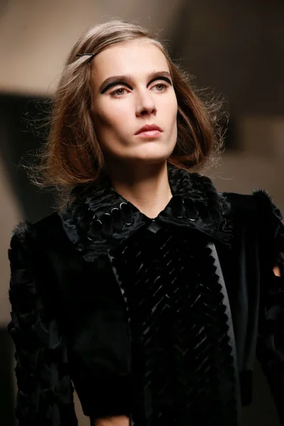 Look 60